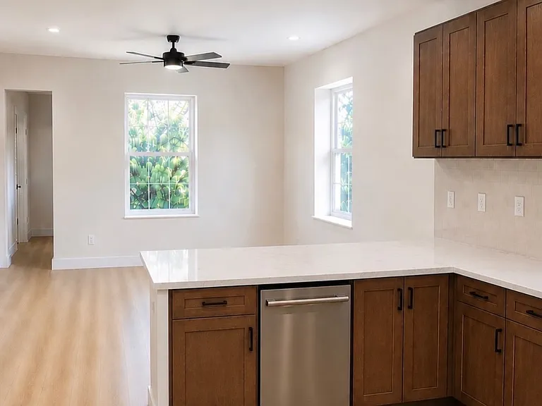 1408 Walter St SE — Photo 3