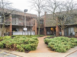 30 Old Oak Dr APT 208, Buffalo Grove, IL 60089