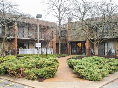30 Old Oak Dr APT 208, Buffalo Grove, IL, 60089