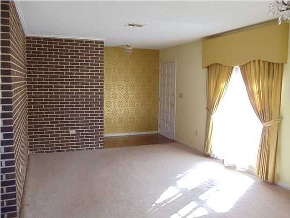4th image of 4701 Valerie Cir