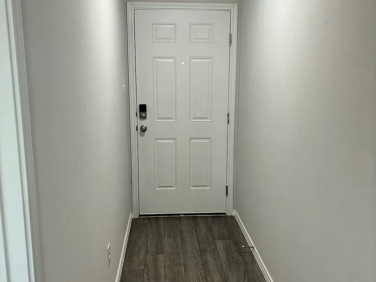 207 Polasek Dr — Photo 3