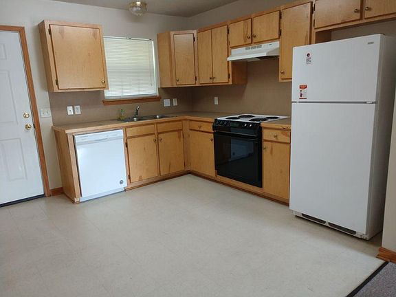 2nd image of 1304 Lewis St #B