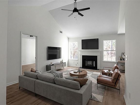 4th image of 2203 Hidden Creek Dr