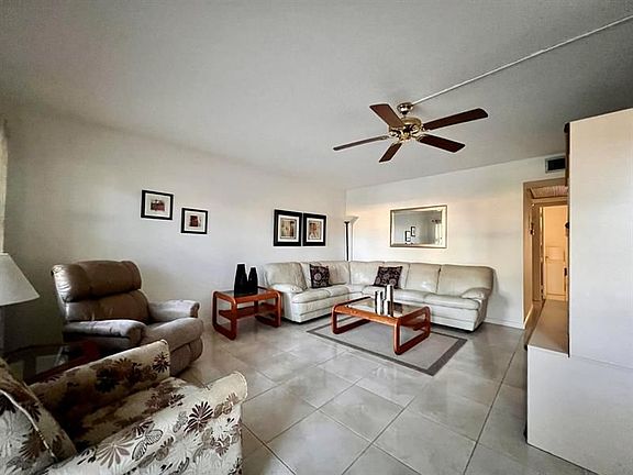 3rd image of 219 Somerset L #L