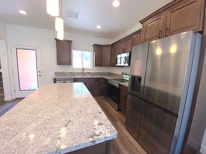 3 bed, 2.5 bath, 1530 sqft, $2,695 — Photo 4