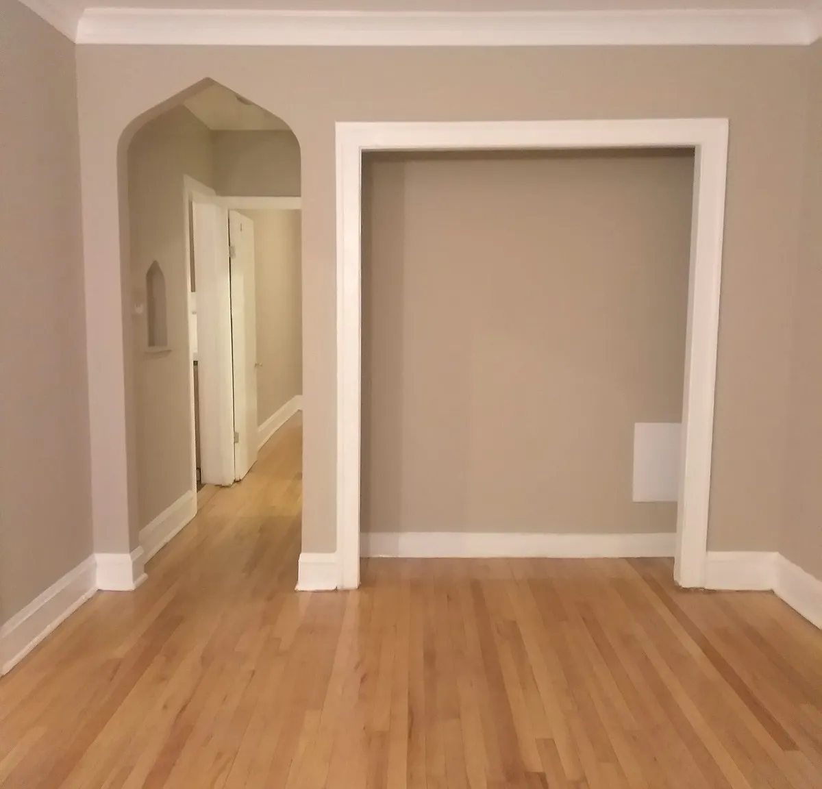 6647 N. Greenview Ave — Photo 1