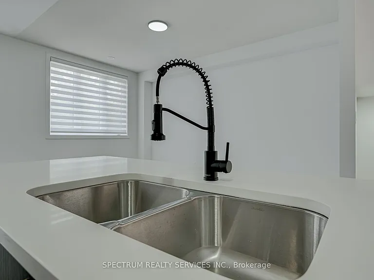 146 Blue Forest Cres — Photo 20