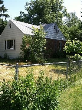 4th image of 107 Vandalia St