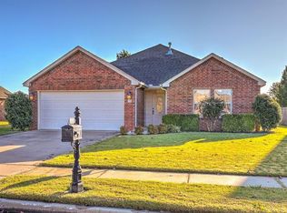 15 Cedar St, Kiefer, OK 74041
