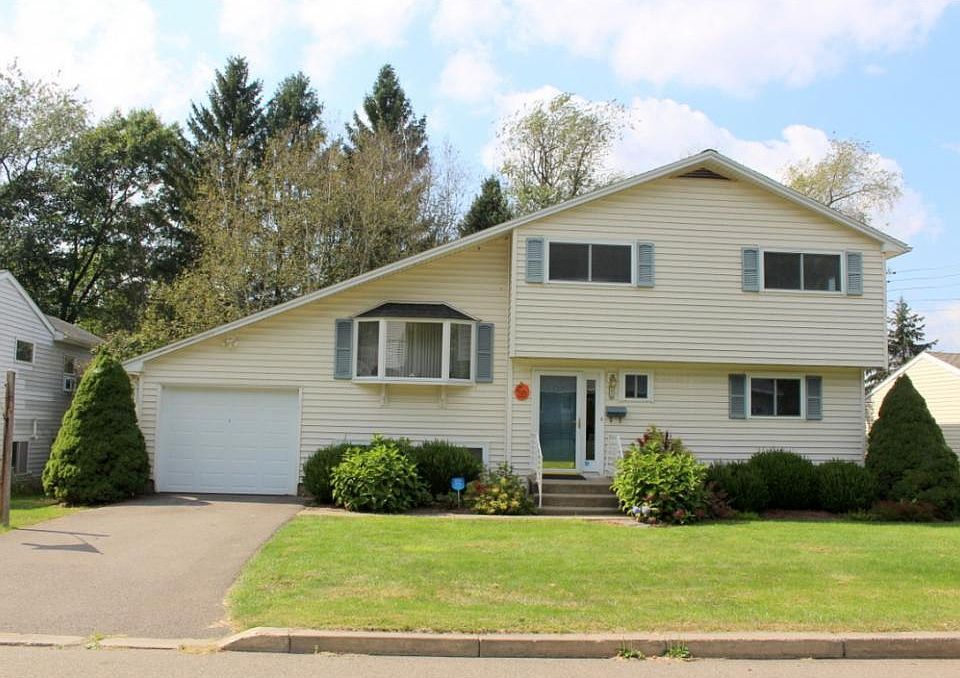 1st image of 104 Orchard Ave