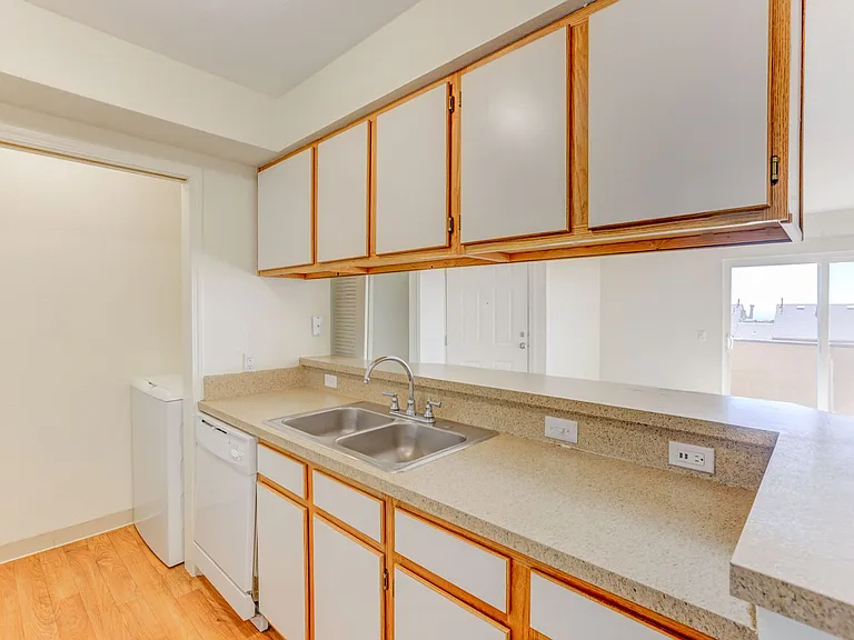 Americana Lakewood Apartments — Photo 73