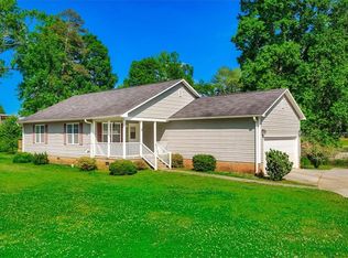 5 Sandalwood Ln, Greenville, SC 29611