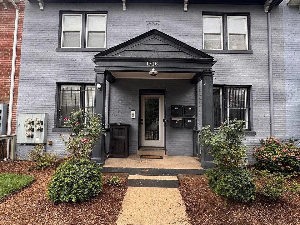 1716 W Virginia Ave NE #102