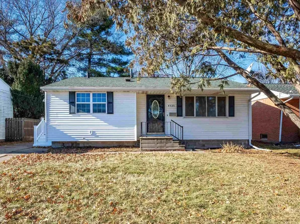 4523 50th St, Moline, IL 61265