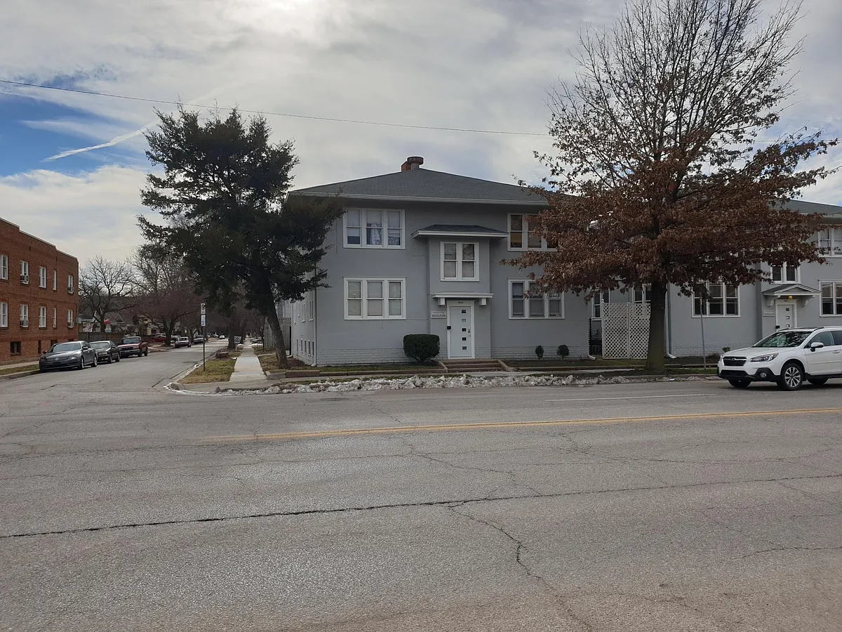 Building Photo - 2621 E Douglas Ave