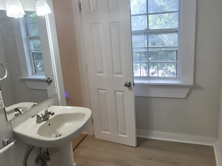 1445 NW 32nd St #4 — Photo 16