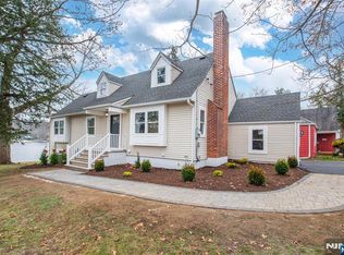 86 Lake Dr W, Wayne, NJ 07470