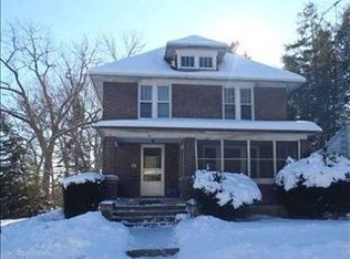 21 E Wayne St, Freeport, IL 61032