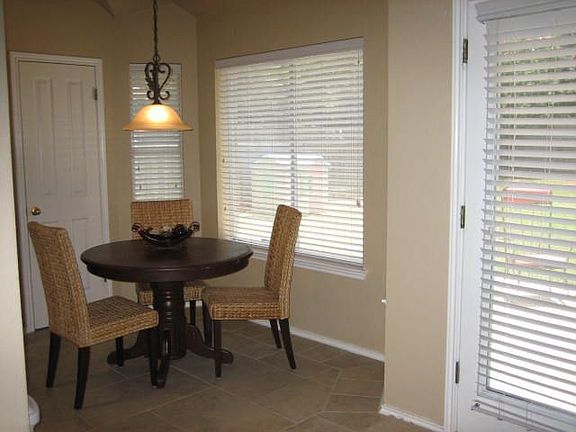 4th image of 405 Mesa Verde St