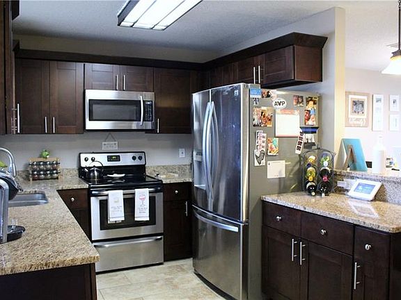 4th image of 624 Ivanhoe Way