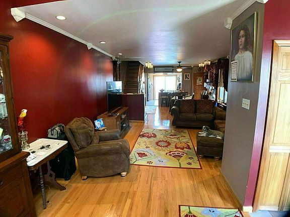 4th image of 1554 E 66th St