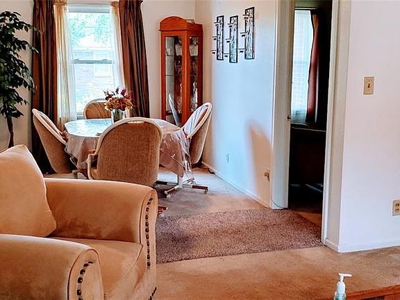 3rd image of 1143 Sunnymead Dr
