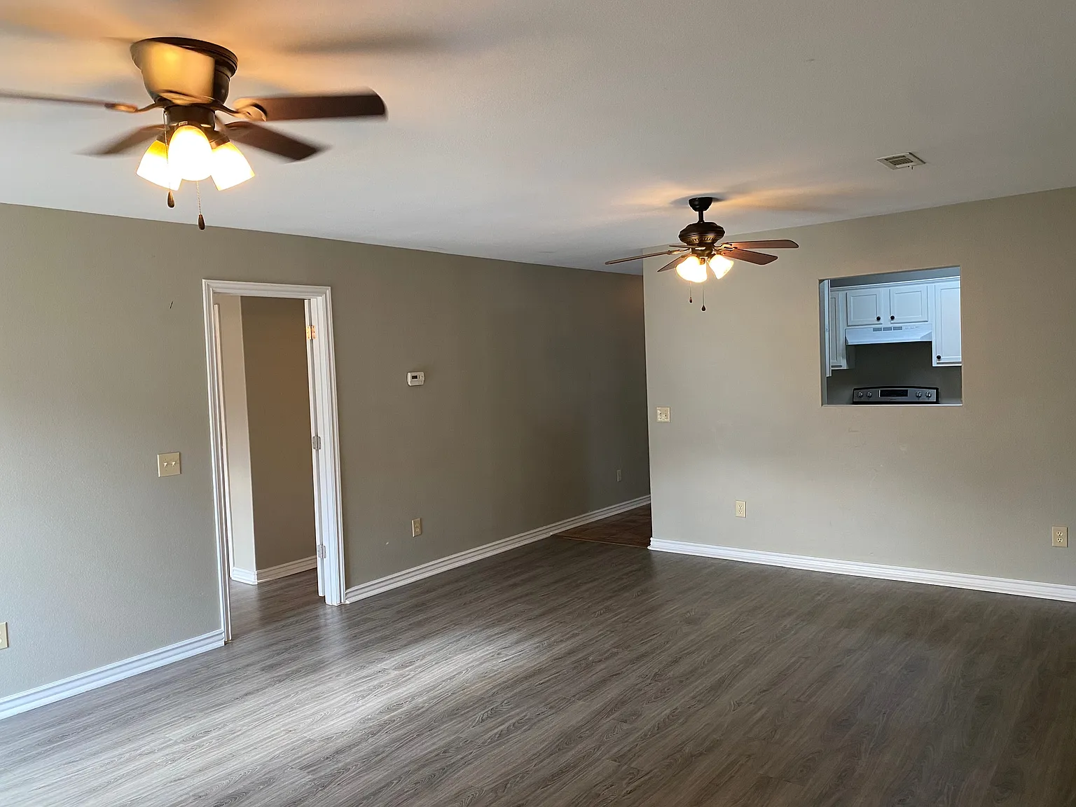3 bed, 1100 sqft, $1,100 — Photo 2