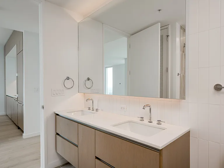 313 W 17th St #1806 — Photo 25