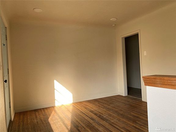 3rd image of 210 White St
