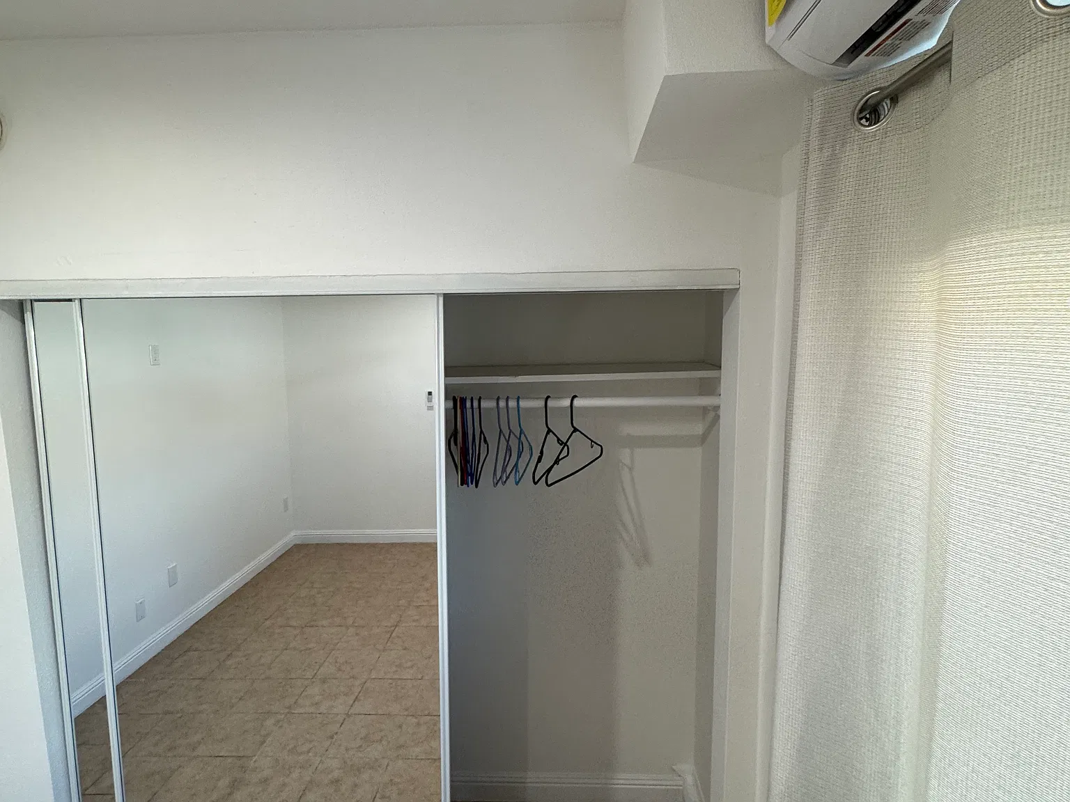 Saticoy St, Winnetka — Photo 3