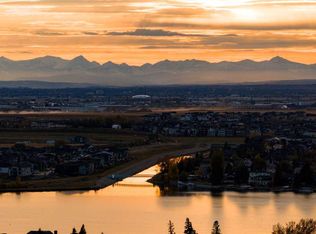 243 E Kinniburgh Rd, Chestermere, AB T1X 0Y7