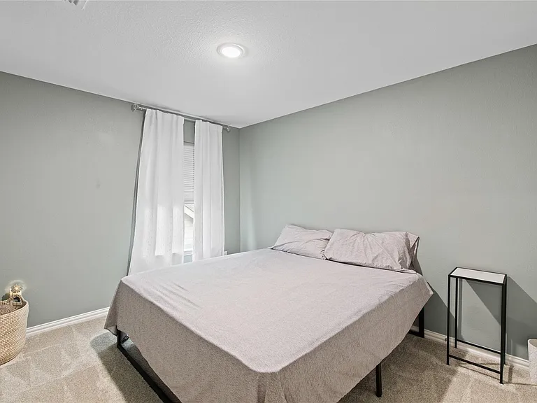913 Adelyn St — Photo 23
