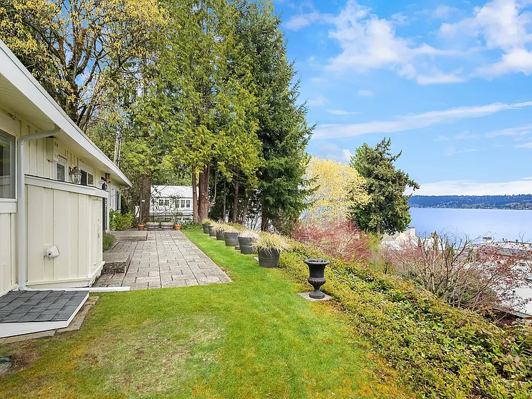 1848 W Lake Sammamish Pkwy SE — Photo 14