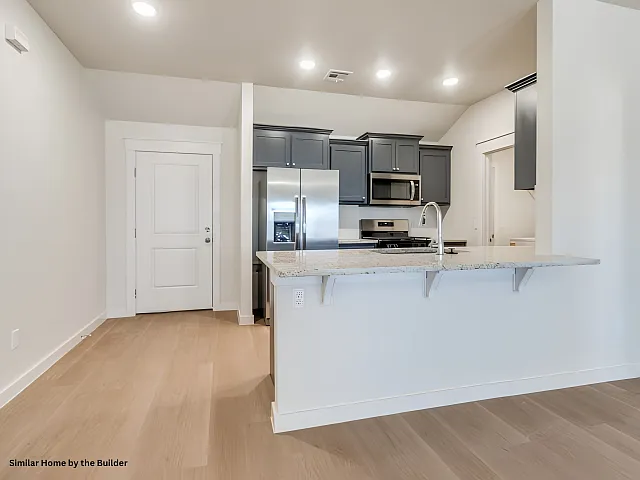 3 bed, 1200 sqft, $1,740 — Photo 4