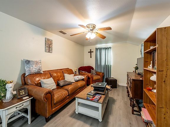 5th image of 408 E Kolstad St