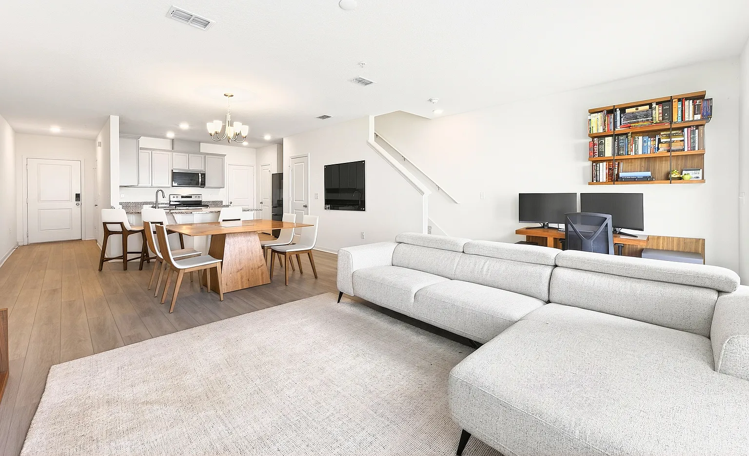 Modern 3-bedroom, 2.5-bath townhome for rent in Sanford — Photo 3