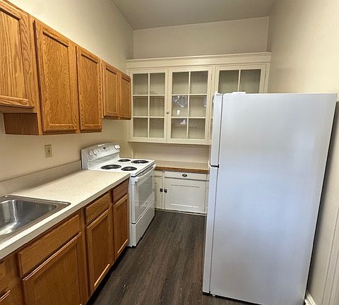 2nd image of 515 Surrey Ave #2