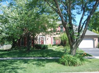 2730 Seiler Dr, Naperville, IL 60565