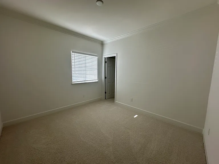 517 Central Pacific St — Photo 12
