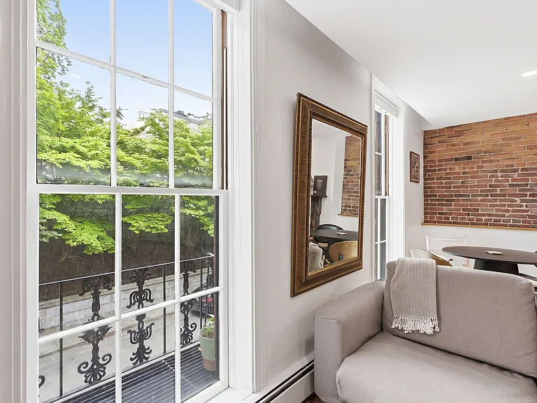4 Derne St #2 — Photo 32