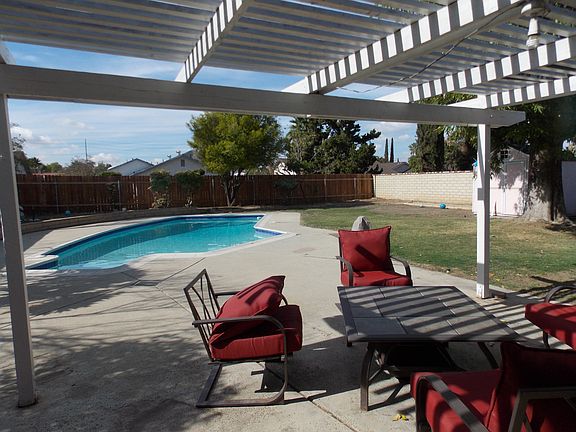 2nd image of 2060 Woodlawn Dr