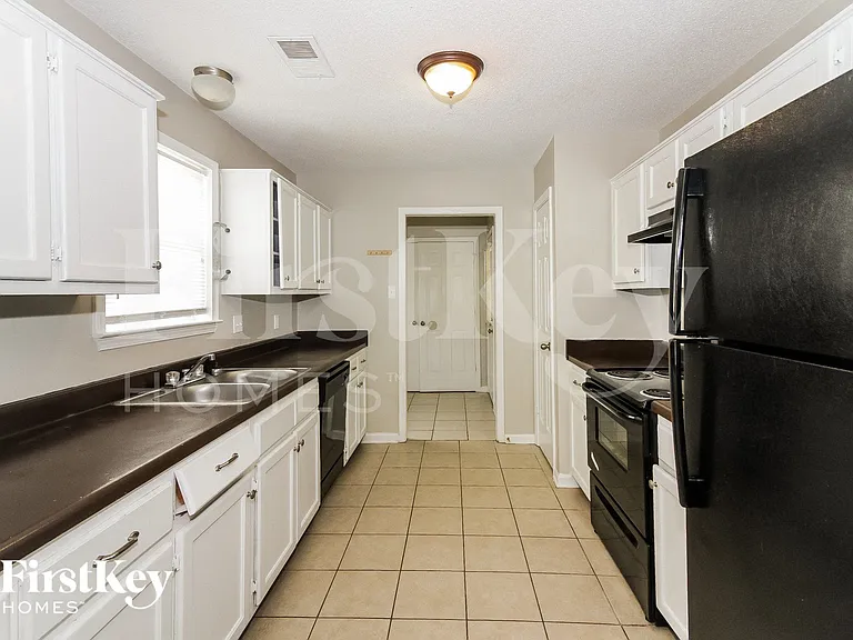 4596 Fontaine Pl — Photo 6