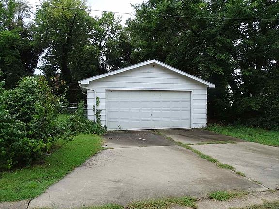 3rd image of 1330 N Washington Ave