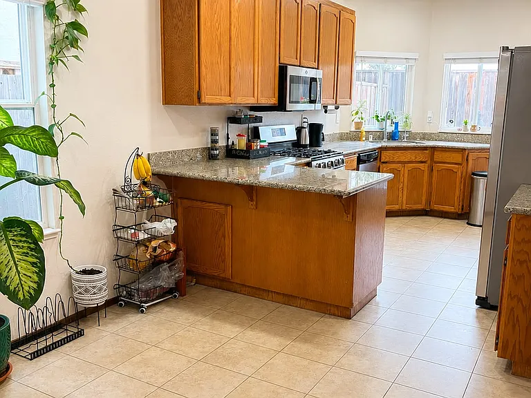 5093 Ridgewood Dr — Photo 3