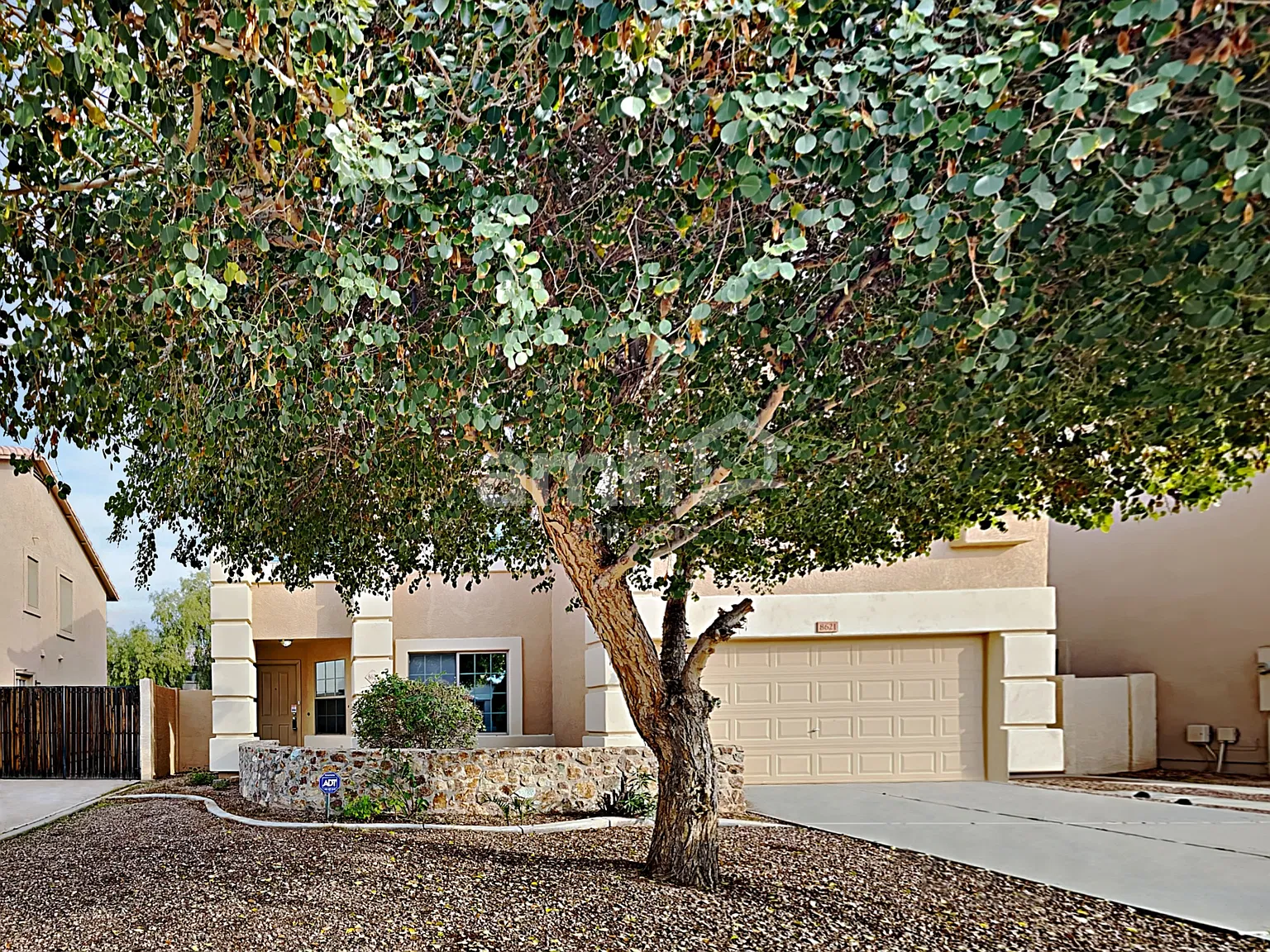 4 bed, 2.5 bath, 2424 sqft, $2,335 — Photo 1