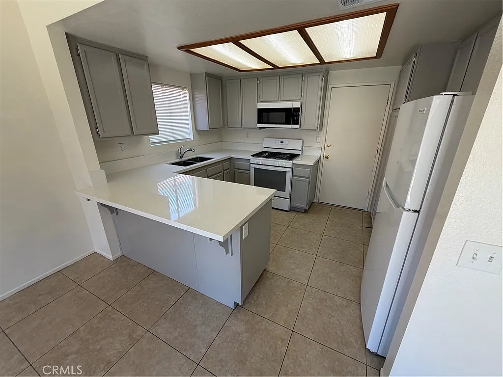 3 bed, 1276 sqft, $2,600 — Photo 4