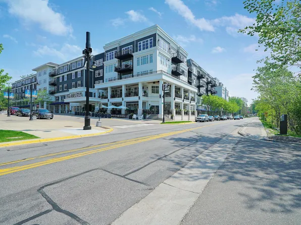 935 Lake St E Unit 204, Wayzata, MN 55391