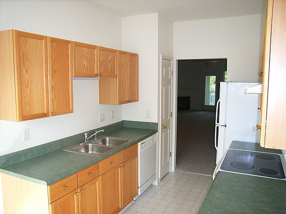 Kitchen with DW, double sink and pantry