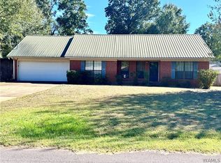 111 Burke Dr, Moundville, AL 35474