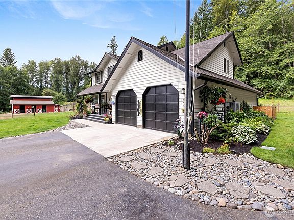 3rd image of 3594 Salmonberry Drive SE
